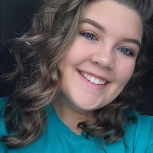 Meet your Posher, Courtney